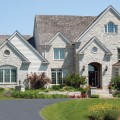 The exterior walls of a home outfitted with Brookfield Buff stone veneer from Halquist's Ledge Collection.