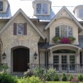 The exterior walls of a home outfitted with Fon Du Lac Buff Webwall stone veneer.